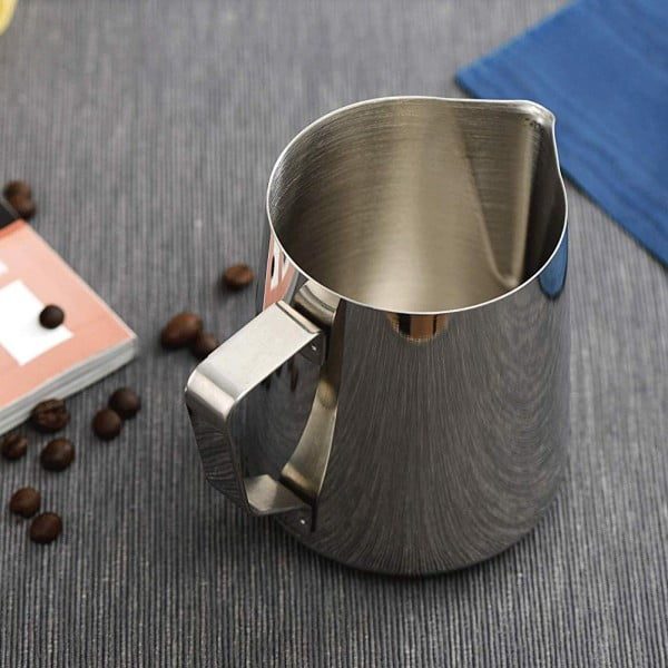 Cana din inox, latiera pentru spumare cu maner, cana de lapte sau cappucino, cu cioc, cana pentru bar, cana barista, 350 ml, h 9 cm, Maxx-55686