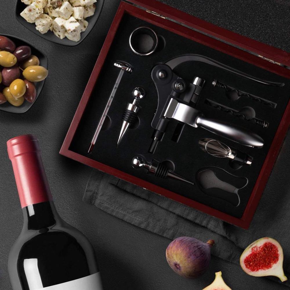Accesorii profesionale pentru vin, Quasar & Co.®, 9 piese, in cutie de lemn, 2 dopuri de vin, dop de picurare, termometru, taietor de folie, palnie, tirbuson si 2 rezerve pentru tirbuson 2