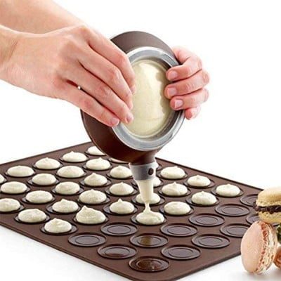 Set macarons, Quasar & Co.®., dispozitiv cu 4 duiuri si tava 48 forme, silicon, 38 x 28 cm, maro 11