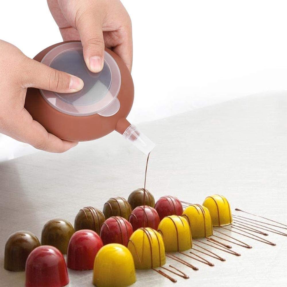 Set macarons, Quasar & Co.®., dispozitiv cu 4 duiuri si tava 48 forme, silicon, 38 x 28 cm, maro 8