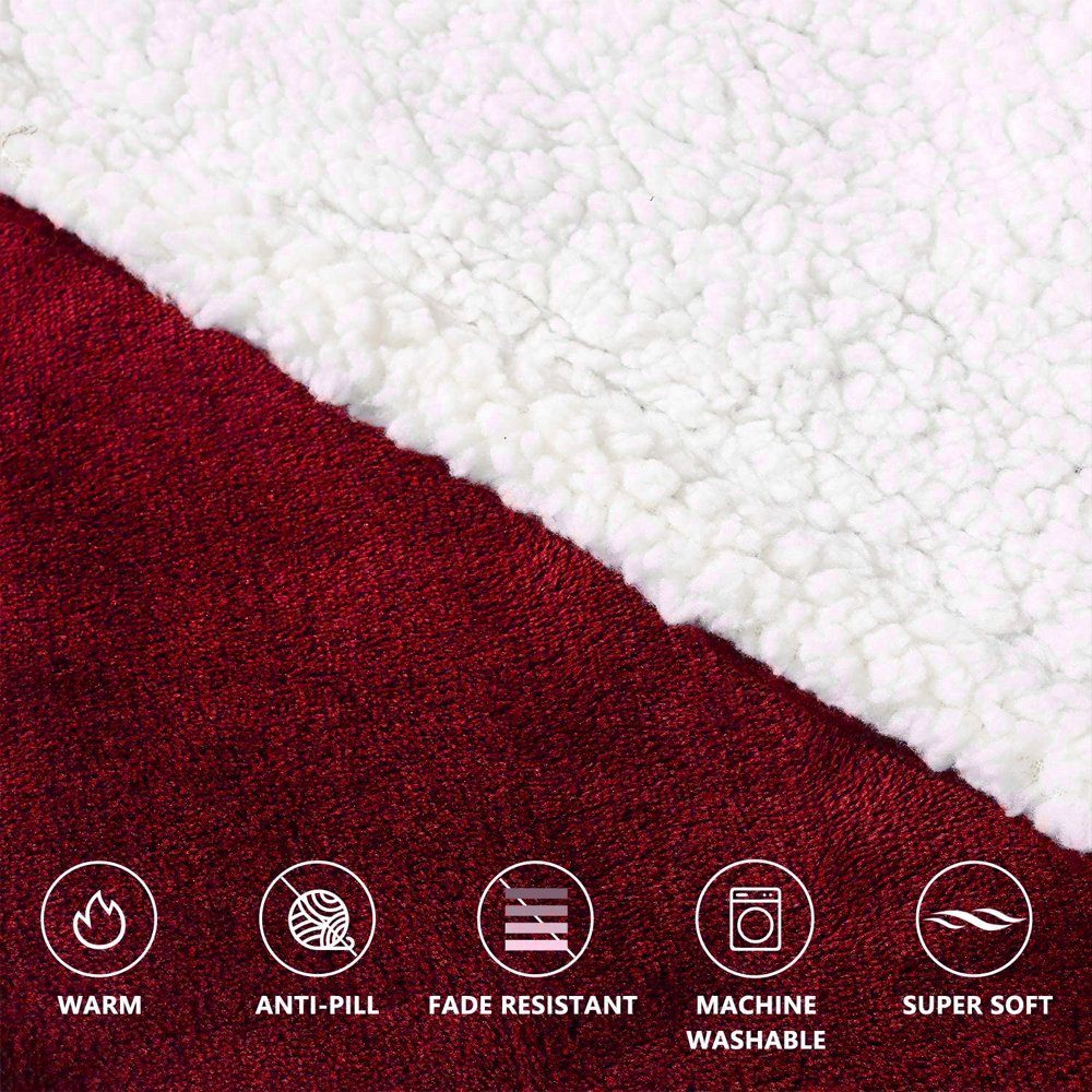 Patura cu maneci, gluga si buzunar, Quasar & Co.®, fleece captusit cu blana, poliester, marime universala, rosu 9
