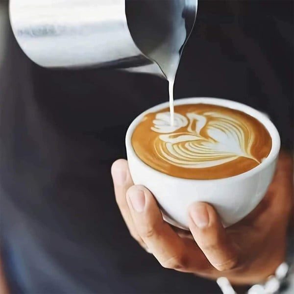 Set latiera pentru spumare lapte cu gradatie si lingurita dozatoare cafea/ceai, Quasar & Co.®, cu maner si cioc, cu clema de inchidere, cana barista, inox, 350 ml, argintiu - imagine 20