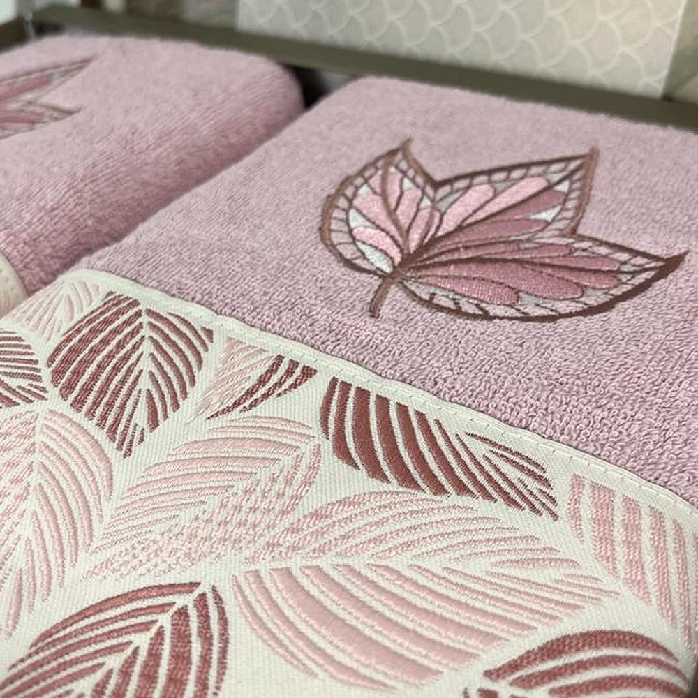 Set 2 prosoape, Quasar & Co.®, model Luxury F, broderie si banda tesuta, 100% bumbac, 450 g/mp, 50 x 90/70 x 140, roz 3 Set 2 prosoape, Quasar & Co.®, model Luxury F, broderie si banda tesuta, 100% bumbac, 450 g/mp, 50 x 90/70 x 140, roz 3