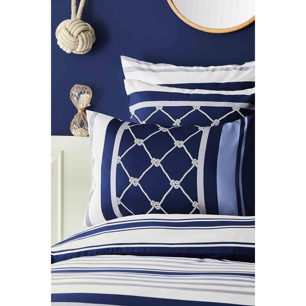 Set lenjerie de pat Nautica Knot, pat dublu, 4 piese, 100% bumbac, 240 x 260 cm, 200 x 220 cm, 2 x 50 x 70 cm 4 Set lenjerie de pat Nautica Knot, pat dublu, 4 piese, 100% bumbac, 240 x 260 cm, 200 x 220 cm, 2 x 50 x 70 cm 4
