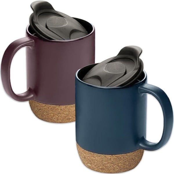 Set 2 cani cafea/ceai, Quasar & Co.®, pretabile voiaj/calatorie, cu capac to go, baza de pluta, ceramica, 400 ml, bleumarin/visiniu - imagine 1