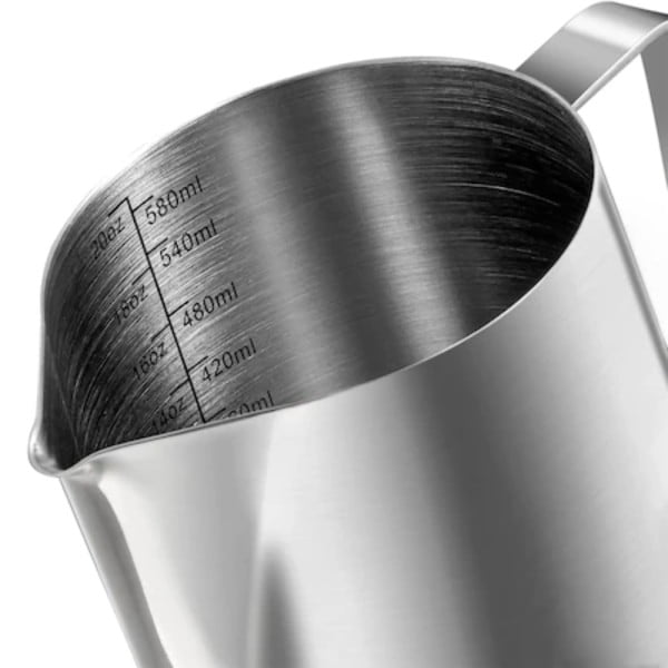 Set latiera pentru spumare lapte cu gradatie si lingurita dozatoare cafea/ceai, Quasar & Co.®, cu maner si cioc, cu clema de inchidere, cana barista, inox, 600 ml, argintiu - imagine 5