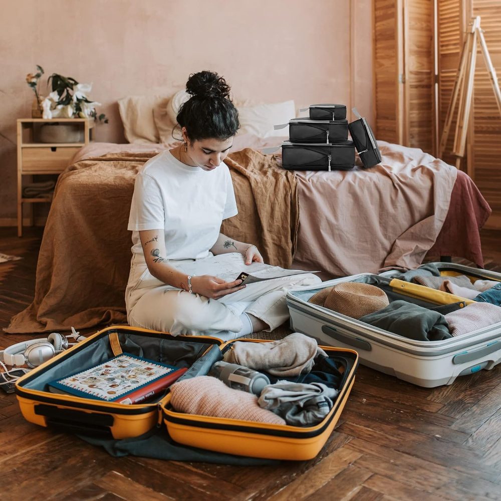 Set 8 huse organizare bagaj, Quasar & Co.®, impermeabile, 4 cu compresie/extensie, 1 husa pantofi, 1 husa tip sac, 1 husa universala, 1 geanta cosmetice, gri 4 Set 8 huse organizare bagaj, Quasar & Co.®, impermeabile, 4 cu compresie/extensie, 1 husa pantofi, 1 husa tip sac, 1 husa universala, 1 geanta cosmetice, gri 4