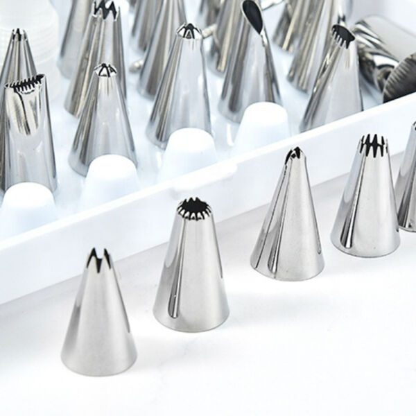 Set cofetarie Quasar & Co.®, foaie 27 macarons, 2 forme decorare cu litere si cifre, 55 duiuri decorare, silicon/metal, maro-gri - imagine 6